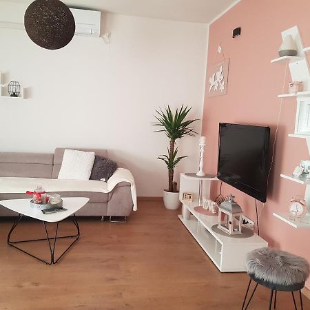 Apartmani Milutin Brodarica  Eksteriør bilde