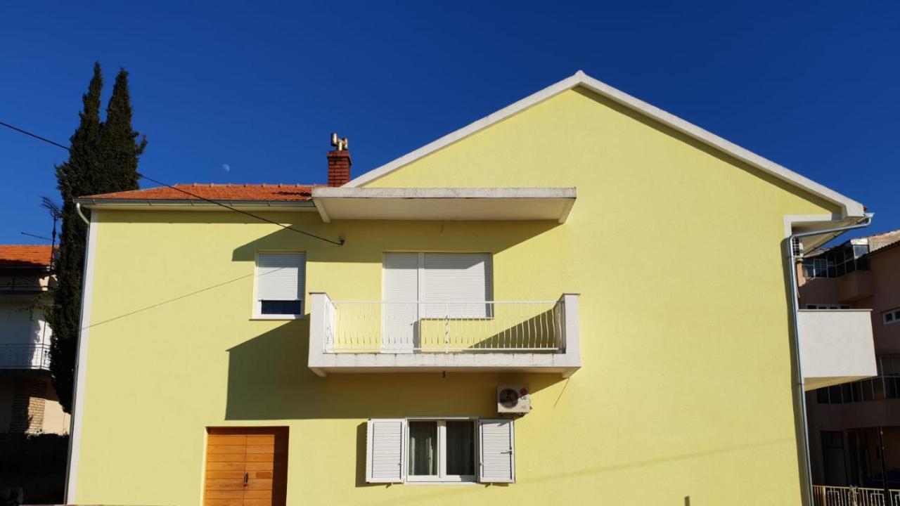 Apartmani Milutin Brodarica  Eksteriør bilde
