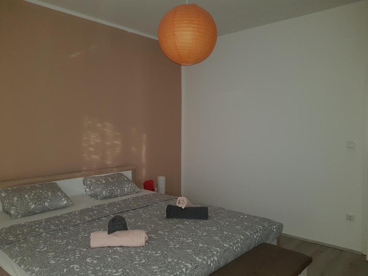 Apartmani Milutin Brodarica  Eksteriør bilde