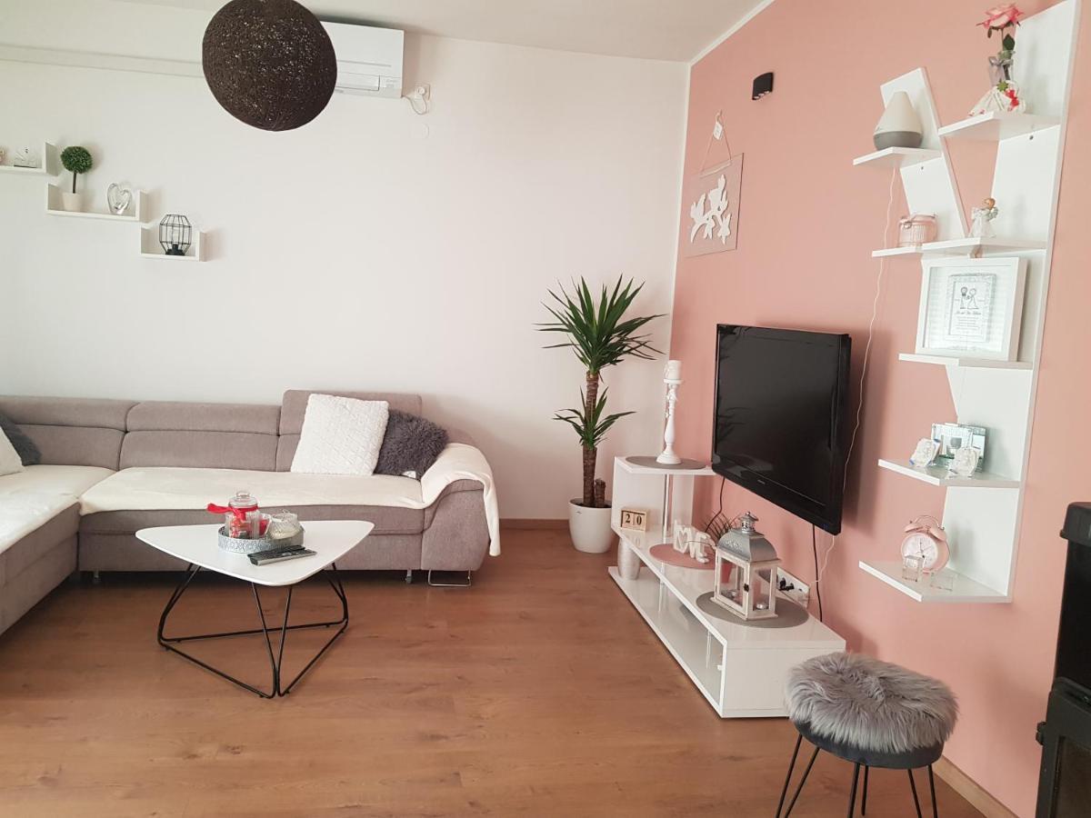 Apartmani Milutin Brodarica  Eksteriør bilde