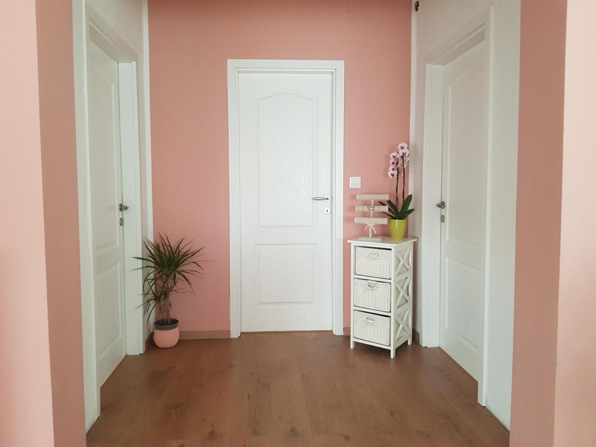 Apartmani Milutin Brodarica  Eksteriør bilde