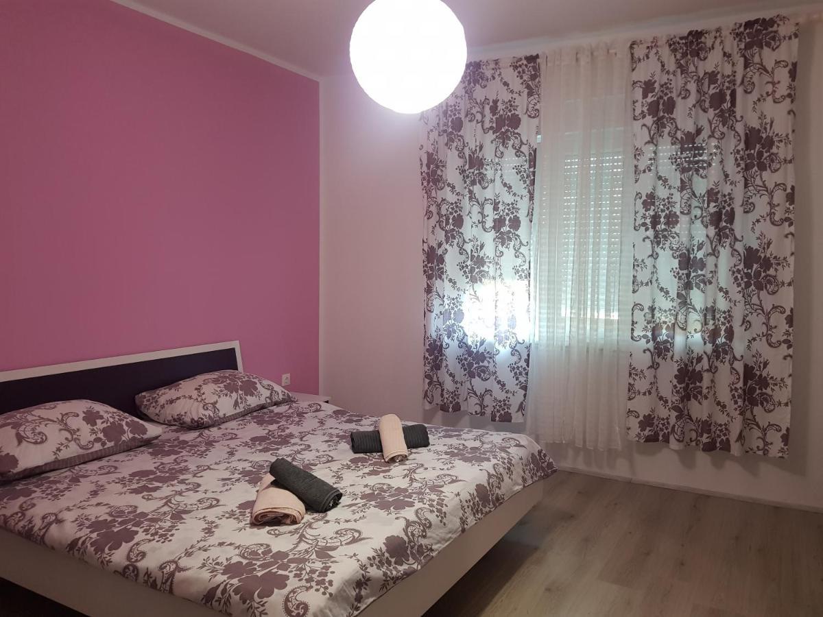 Apartmani Milutin Brodarica  Eksteriør bilde