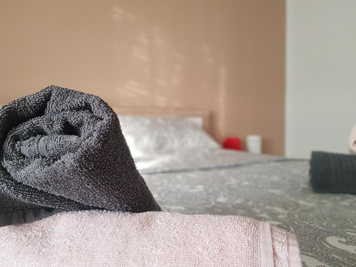 Apartmani Milutin Brodarica  Eksteriør bilde