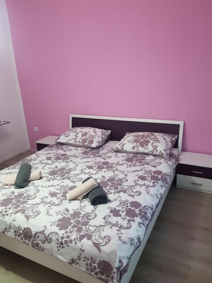 Apartmani Milutin Brodarica  Eksteriør bilde