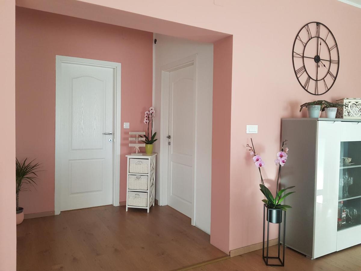 Apartmani Milutin Brodarica  Eksteriør bilde