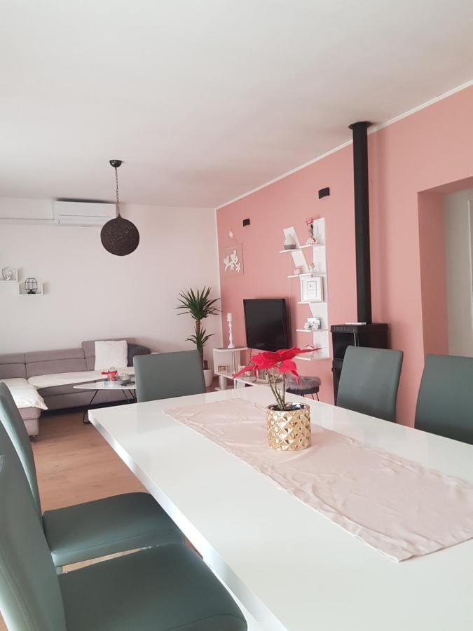 Apartmani Milutin Brodarica  Eksteriør bilde
